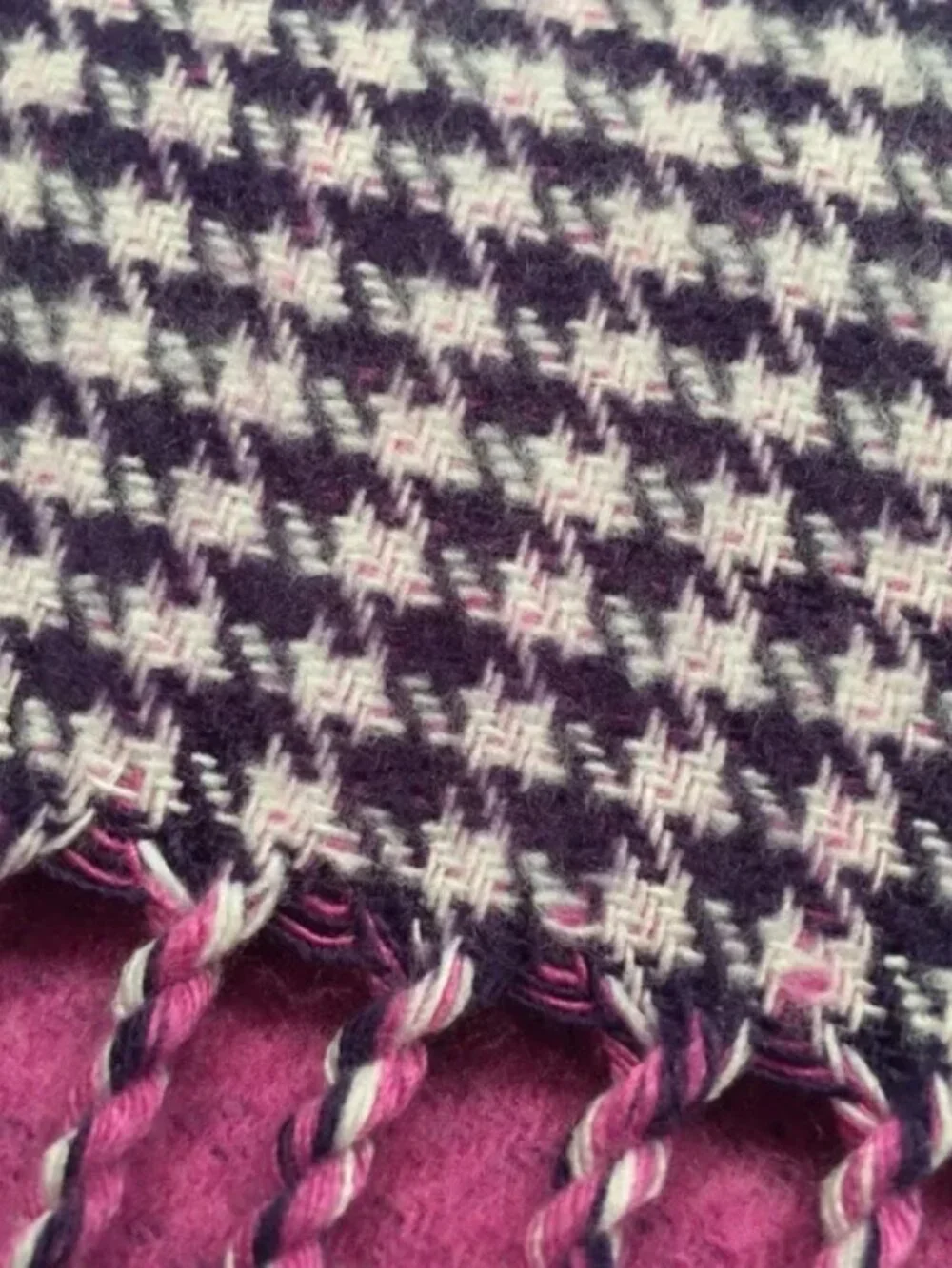 Lands' End purple, white, & magenta houndstooth oblong scarf
